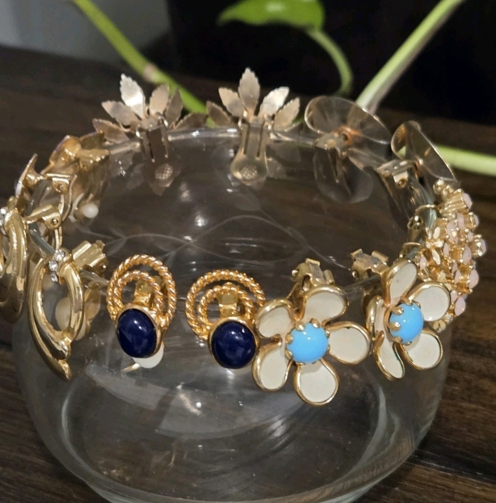Vintage Lot Of Clip On Oversized To Medium Statement Gold Earrings